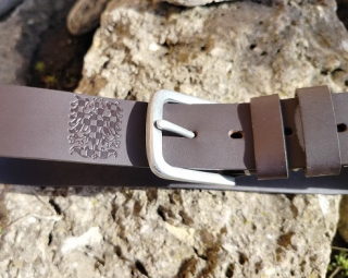 Kožený opasek s ražbou moravské orlice